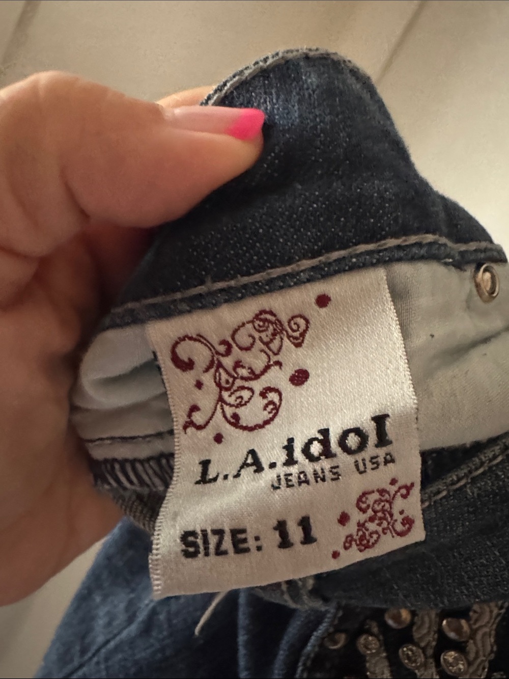 Women's Dark Wash Embellished Back Pocket Jeans - Picture 3 of 3